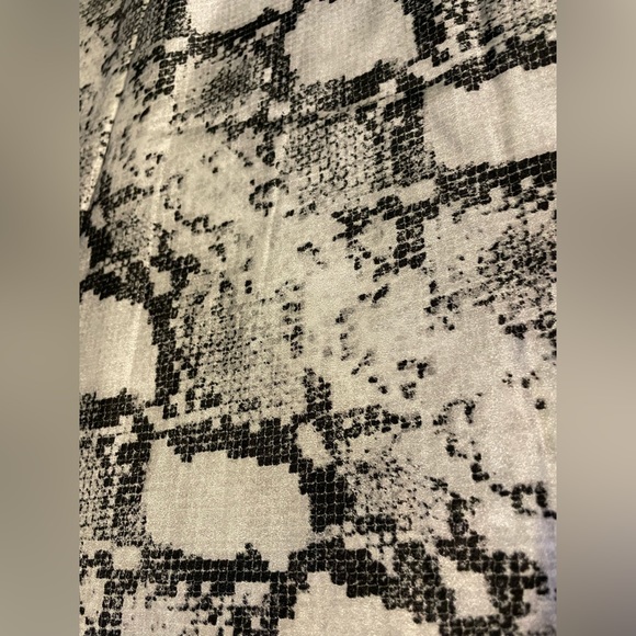 KNIT RIOT- VICTORIA’S SECRET PINK Snake Print Skirt Women’s Size M - Picture 3 of 5